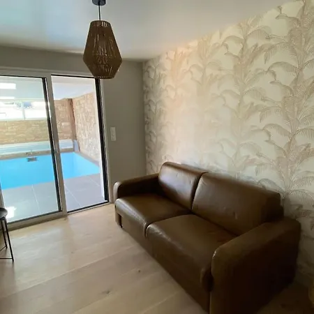 بيت للعطل Avec Piscine Couverte Et Proche De La *