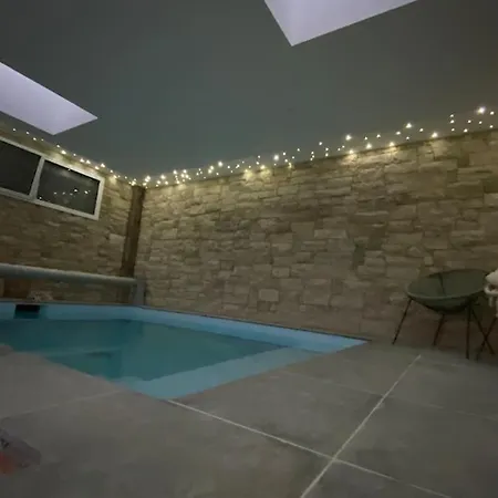 Avec Piscine Couverte Et Proche De La Plouhinec (Morbihan)
