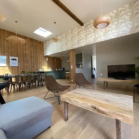 Holiday home Avec Piscine Couverte Et Proche De La