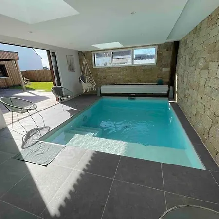 Avec Piscine Couverte Et Proche De La Plouhinec (Morbihan)