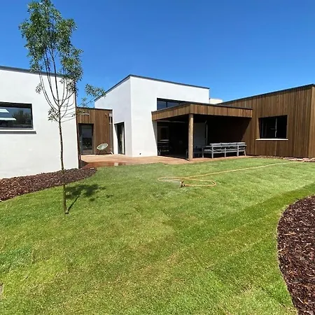 Holiday home Avec Piscine Couverte Et Proche De La